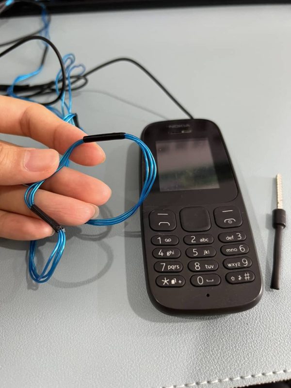 tai-nghe-sieu-nho-nokia-hat-tu-vong-day-moi 3
