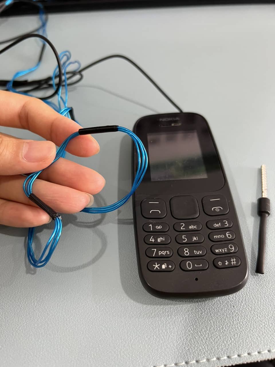 tai-nghe-sieu-nho-nokia-hat-tu-vong-day-moi 3 tai-nghe-sieu-nho-cam-sim-hat-tu-vong-day-moi 3