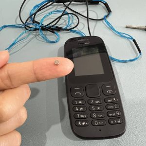 tai-nghe-sieu-nho-nokia-hat-tu-vong-day-moi 4