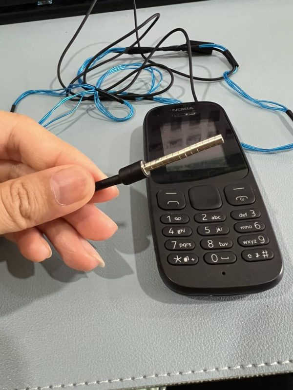 tai-nghe-sieu-nho-nokia-hat-tu-vong-day-moi