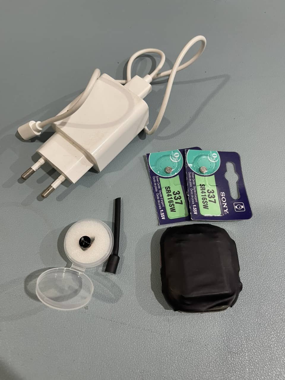 Bộ sản phẩm tai nghe siêu nhỏ trang bị chíp 4G Bộ sản phẩm tai nghe siêu nhỏ trang bị chíp 4G